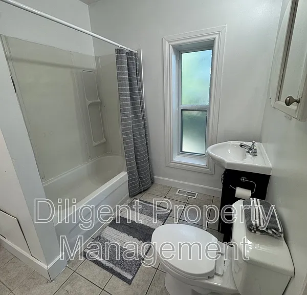 164 Stewart St #UPPER — Photo 10