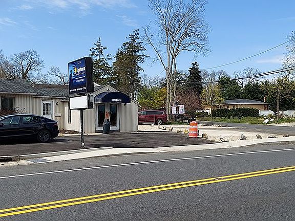 5th image of 218 Ronkonkoma Ave