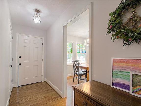 4th image of 1221 Canterbury Ln