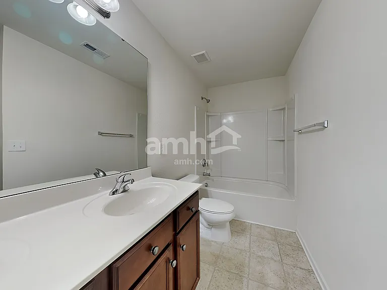 1882 Woodstone Dr — Photo 17