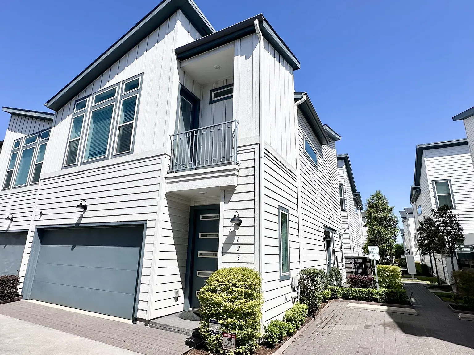 3 bed, 2.5 bath, 1648 sqft, $2,395 — Photo 3