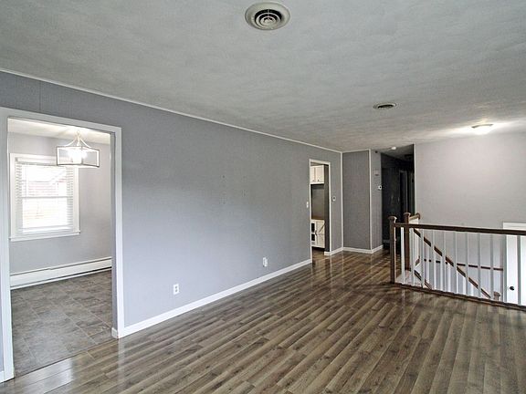 3rd image of 790 W Parkview Dr