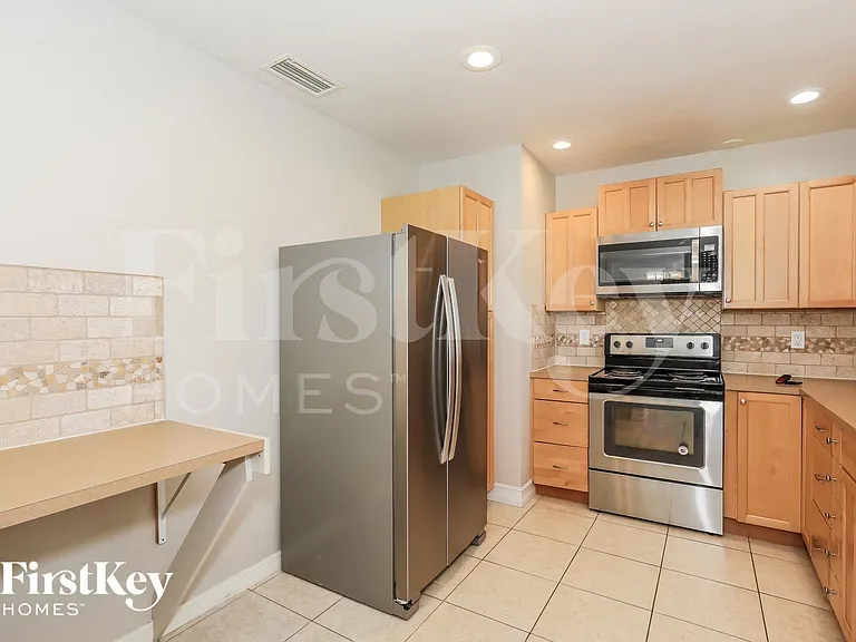 2366 NW 110th Ter — Photo 6