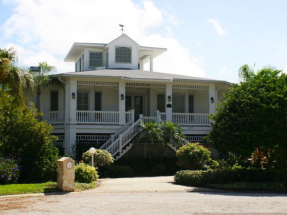 Front view of home