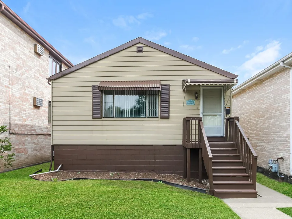 4429 N Neenah Ave