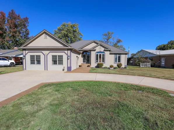 17 Kenwood Dr, La Center, KY 42056
