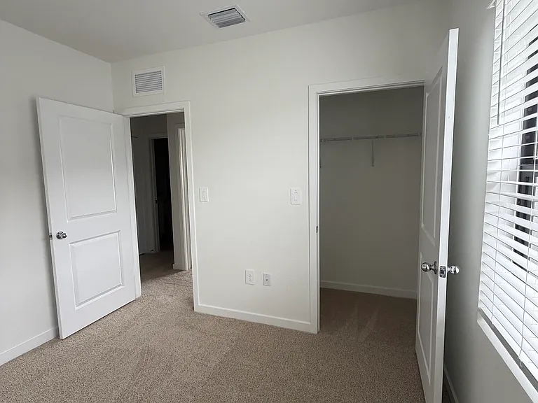 1432 NE 4th Ave — Photo 13
