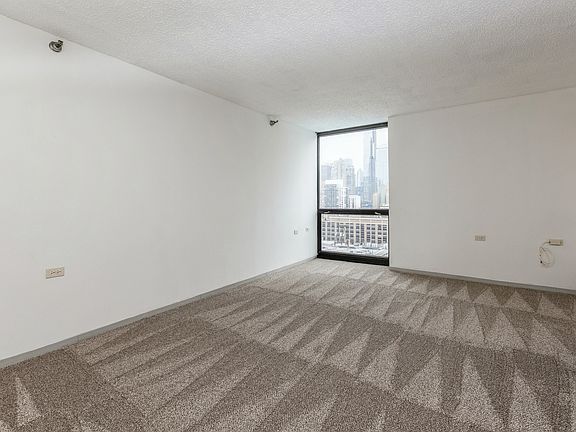 4th image of 1122 N Clark St APT 1609