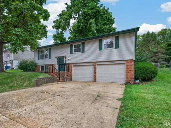 1129 Yorktown Dr, Saint Charles, MO 63303