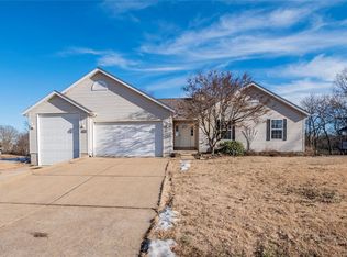 5161 Country Club Dr, High Ridge, MO 63049