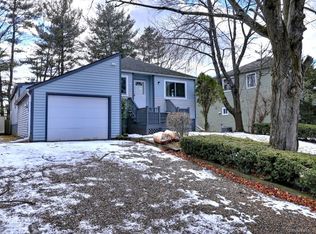 4 Dry Hill Ct, Norwalk, CT 06851