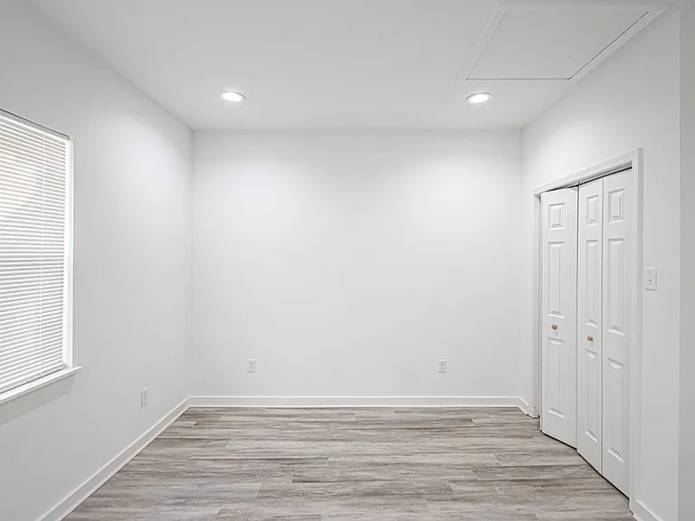 215 S Park St — Photo 16