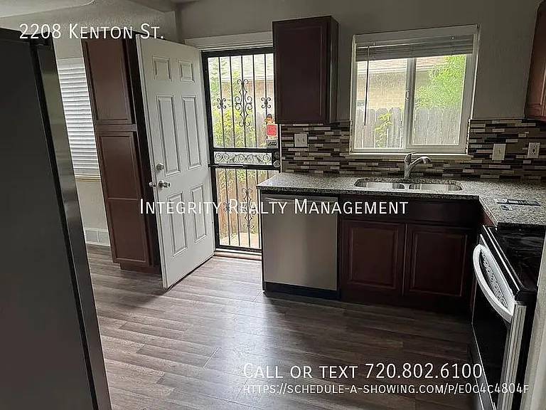 2208 Kenton St — Photo 3