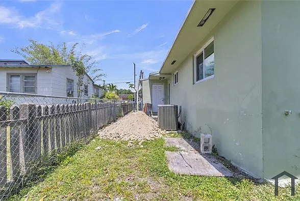 1730 NW 55th Ter — Photo 33