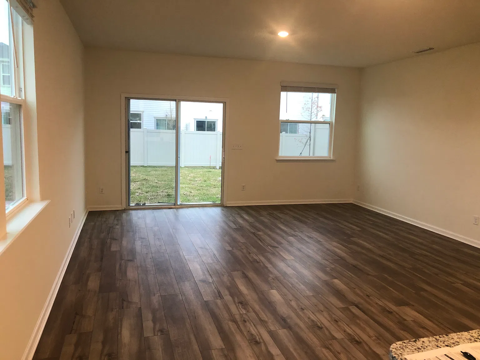 3 bed, 2.5 bath, 1627 sqft, $1,850 — Photo 2