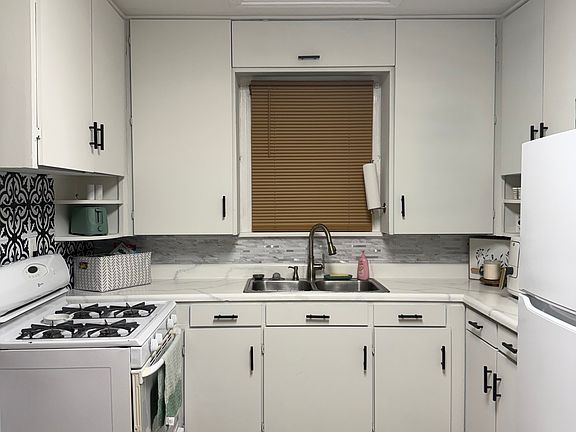 2nd image of 215 Rohm Pl