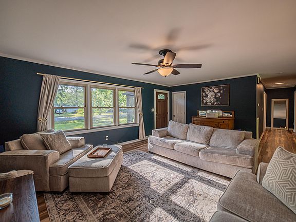 3rd image of 580 Oakland Cir