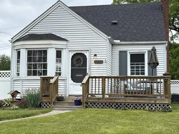 1890 Harvard Rd, Berkley, MI 48072