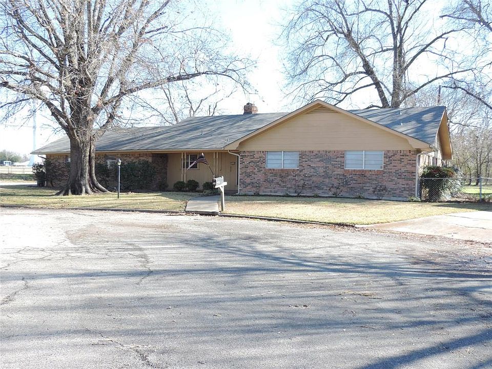 1st image of 1406 Circle Dr