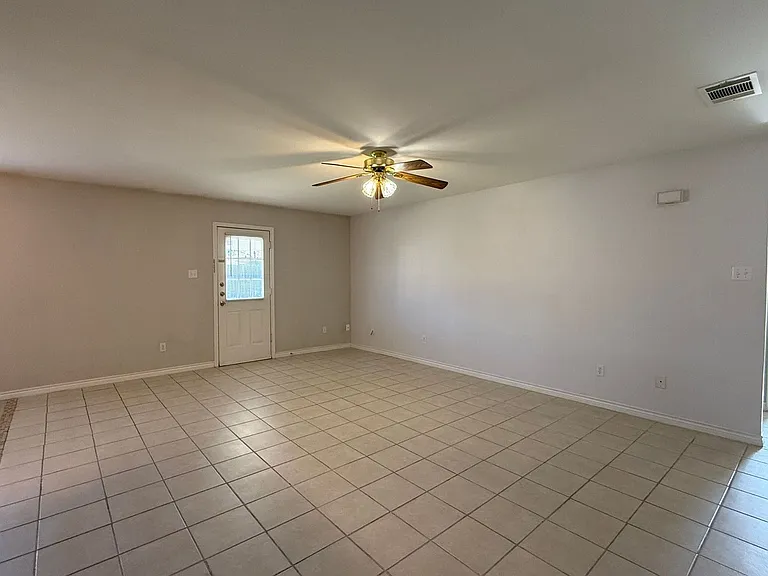 1820 Fleetwood Dr — Photo 11
