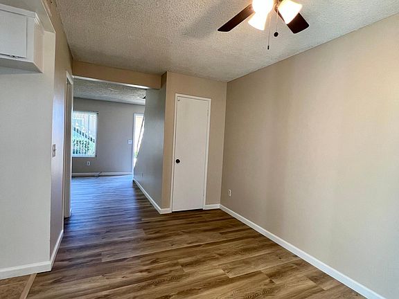 dining room with ceiling fan