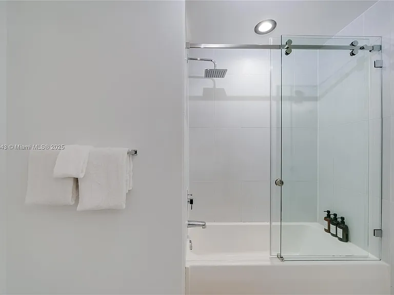 3250 NE 1st Ave #1016 — Photo 22