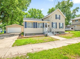 29 W Main St, Amboy, IL 61310