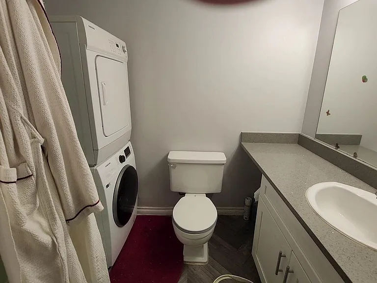 1050 Howie Ave — Photo 11