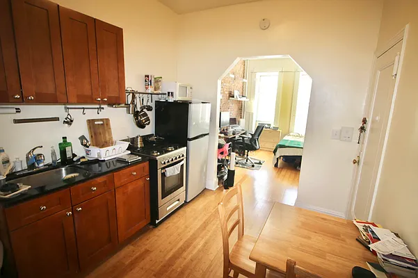 Rented by Delmark Realty LLC | media 14