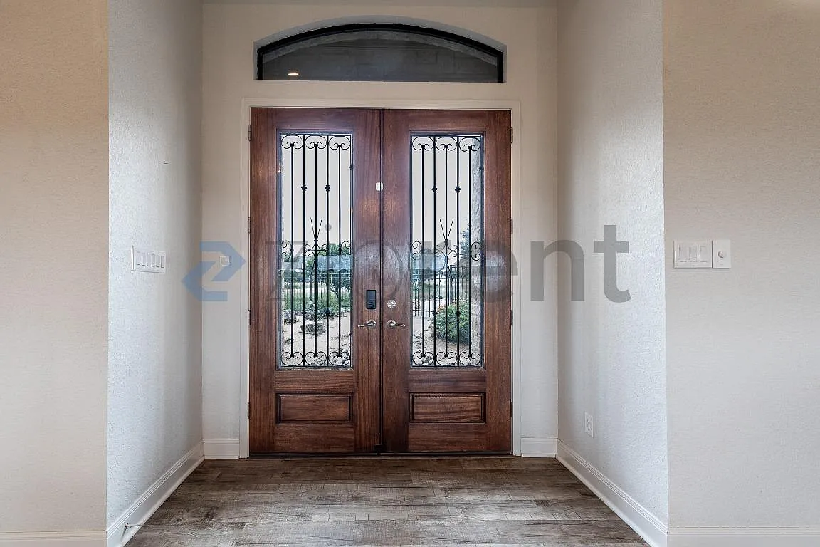 4 bed, 2.5 bath, 3574 sqft, $4,500 — Photo 3