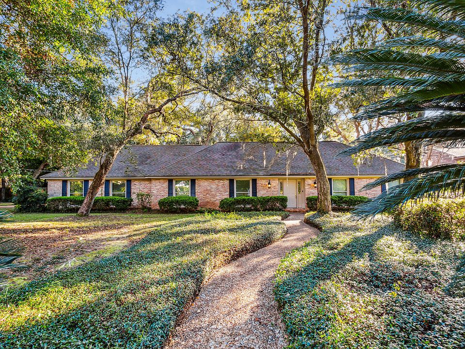 1st image of 589 Bay Cliffs Cir