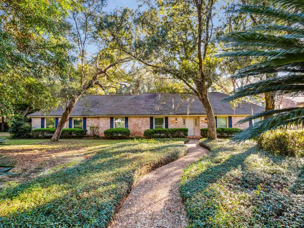 589 Bay Cliffs Cir, Gulf Breeze, FL 32561