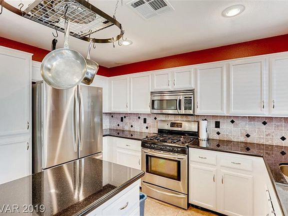 3rd image of 5656 Woods Crossing St