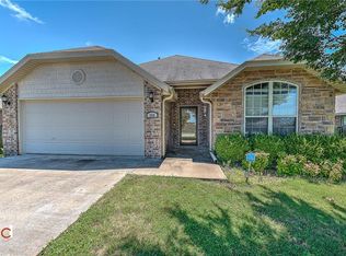 200 E Laurel Ave, Rogers, AR 72758