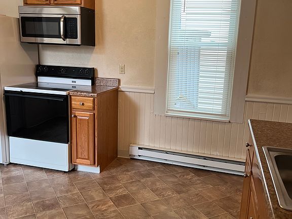 5th image of 422 Walnut St #2