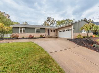 8290 W Ridge Dr, Broadview Heights, OH 44147
