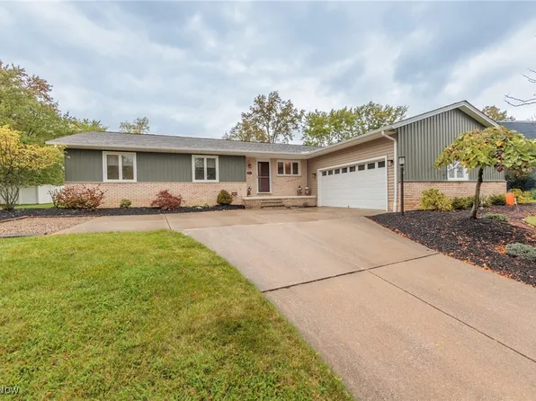 8290 W Ridge Dr, Broadview Heights, OH 44147