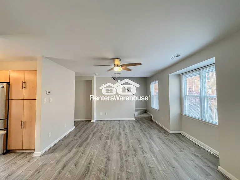 527 W 20th St #402 — Photo 4