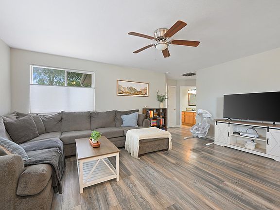 2nd image of 648 1/2 Colony Rd