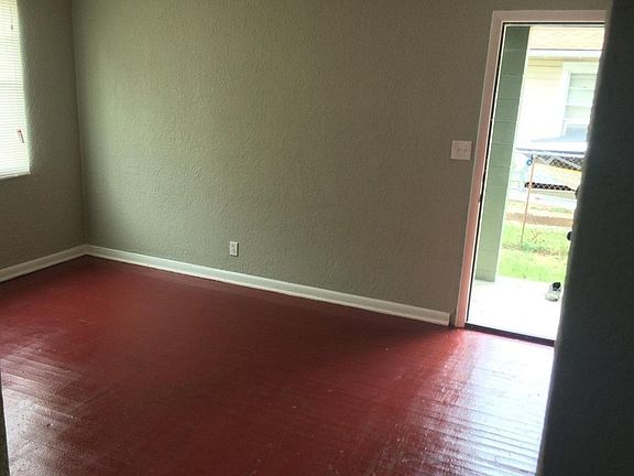 4th image of 1504 W 15th St APT 3