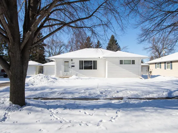 2007 6th St S, Moorhead, MN 56560