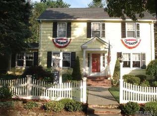 19 Harbor Rd, Oyster Bay, NY 11771