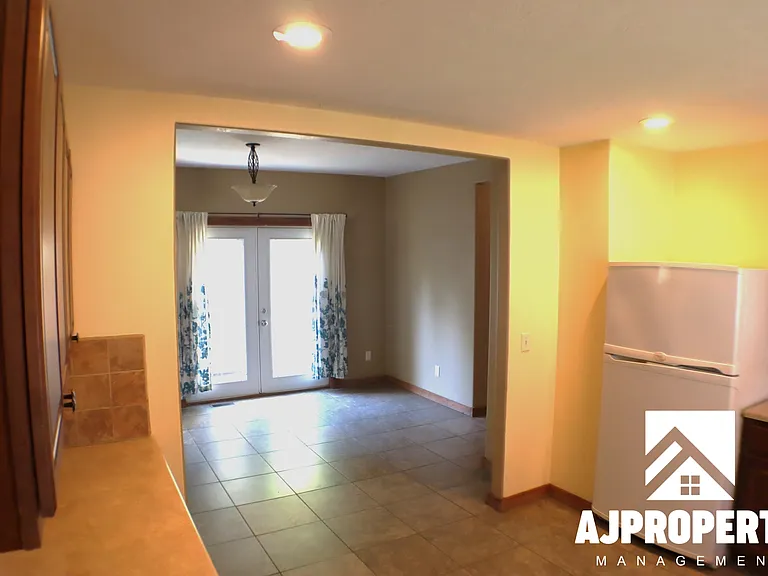 1305 S Norton Ave — Photo 4