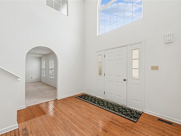 5th image of 130 Stratford Ct