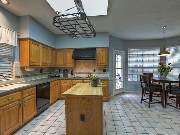 5th image of 4527 Windy Hollow Dr