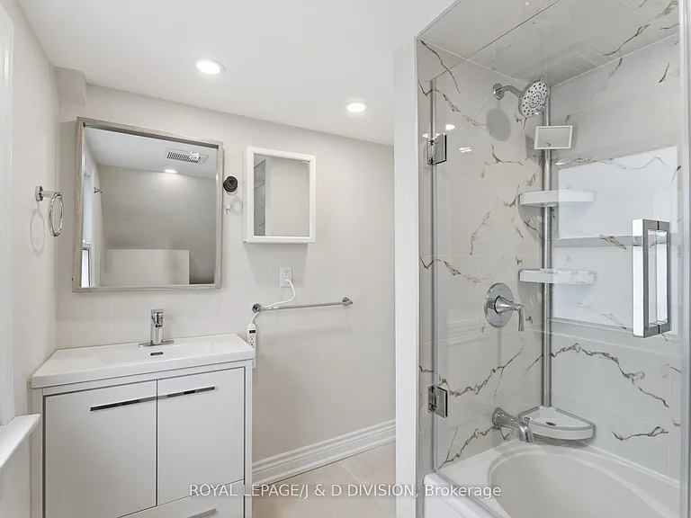 118 Bogert Ave #UPPER — Photo 15