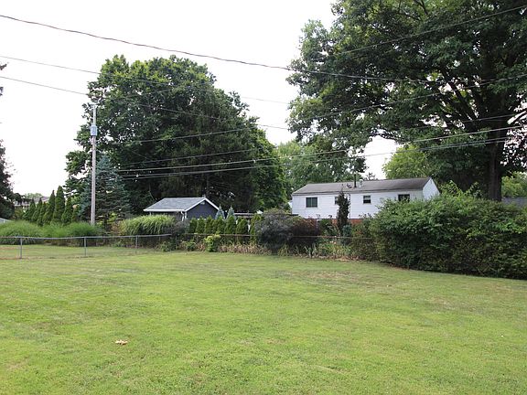 3rd image of 6713 Schreiner St W