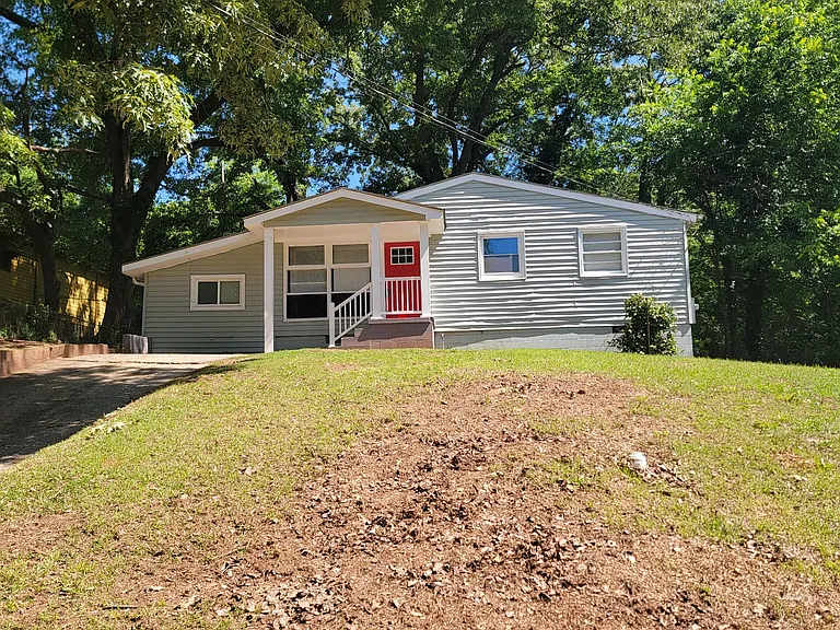 976 McKay Dr SE — Photo 3