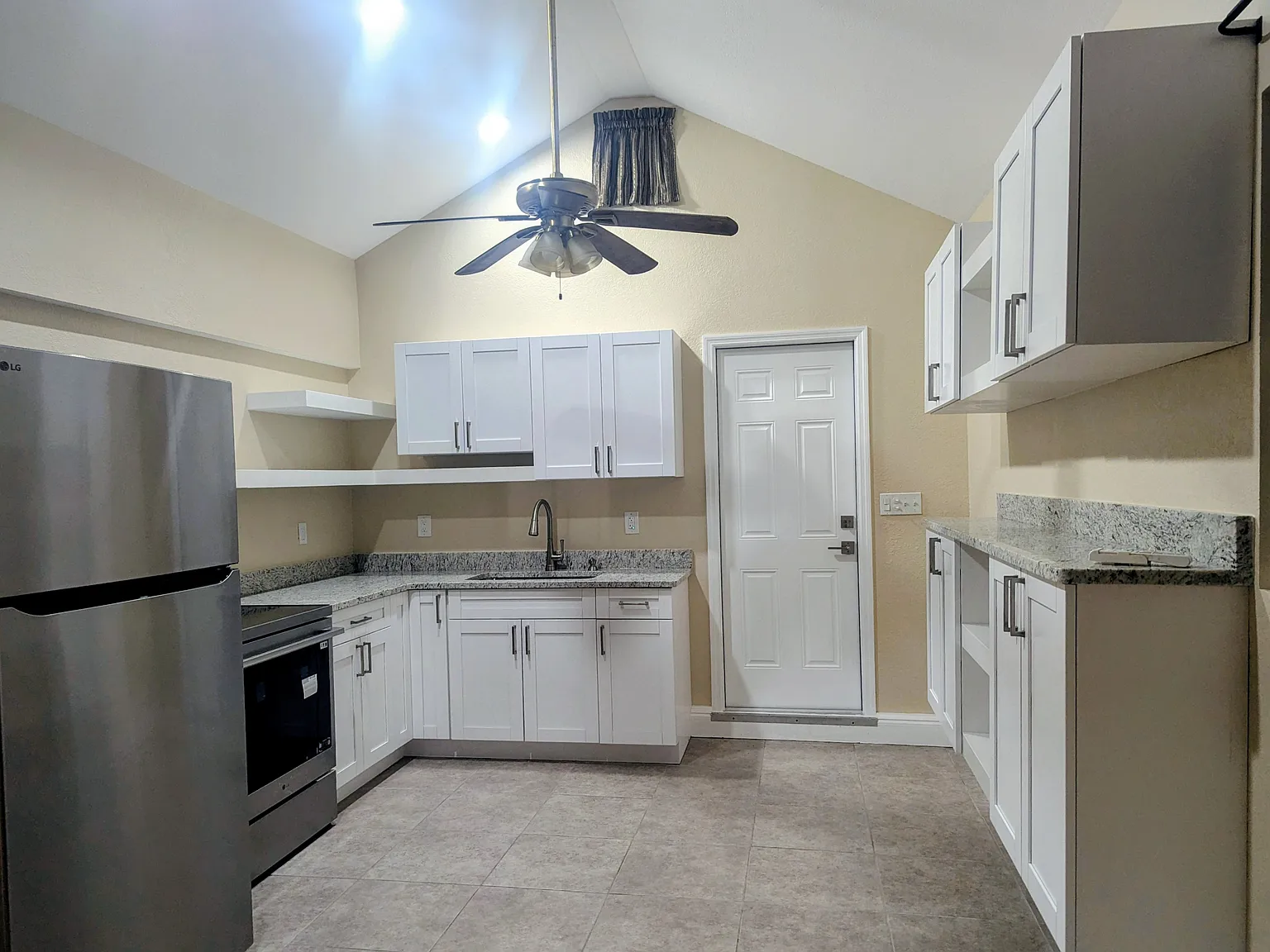 Studio, 484 sqft, $1,895 — Photo 1