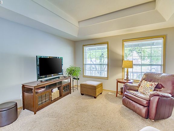 4th image of 334 NE 33rd Ct
